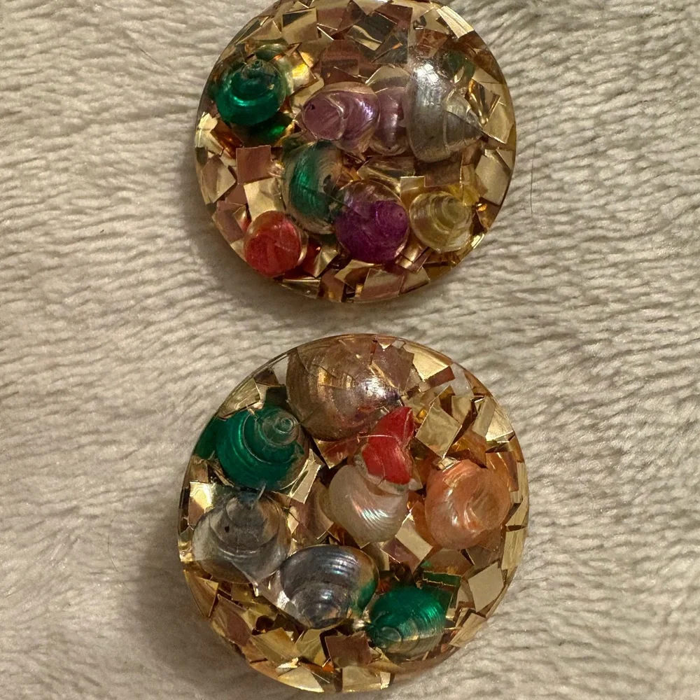 Vintage Lucite Seashell Bracelet Earrings Jewelry Set Gold Foil Confetti Bypass - Picture 8 of 8